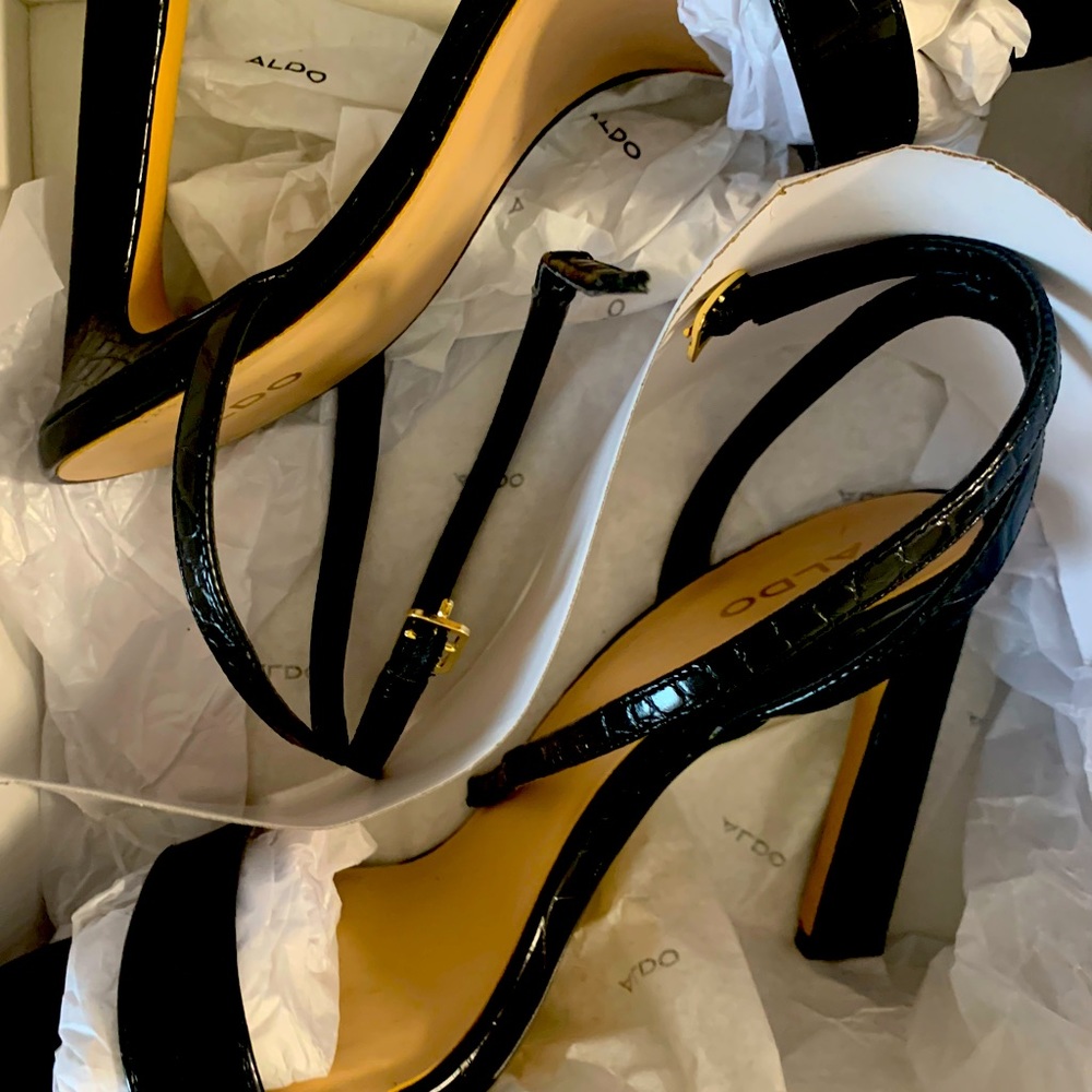 Never use black heels from Aldo